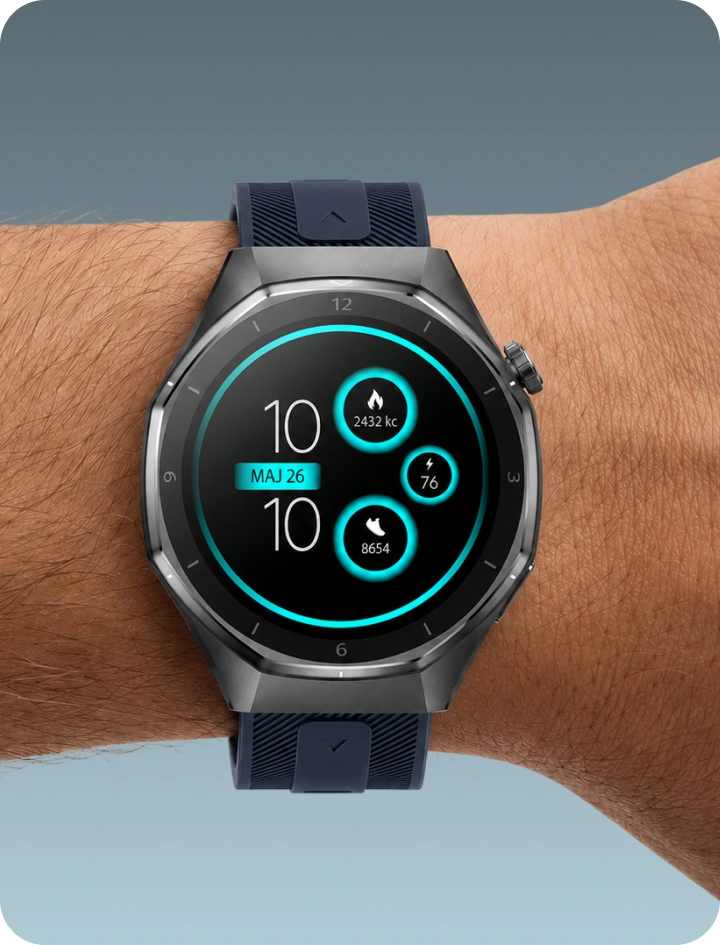 Smartwatch męski Z-Base na nadgarstku, prezentujący dobre dopasowanie koperty i paska.