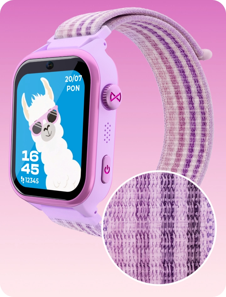Różowy smartwatch dziecięcy Besti z dodatkowym plecionym paskiem w zestawie.