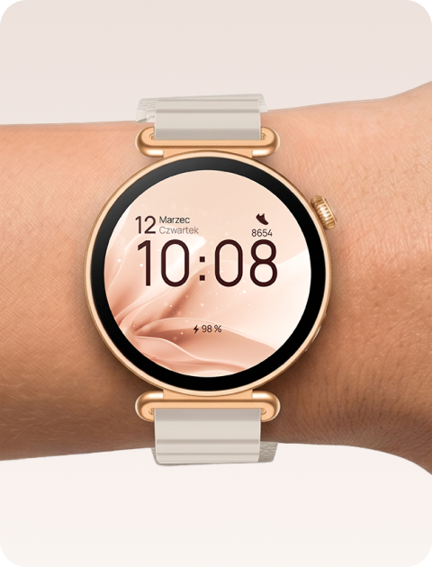 Damski smartwatch Rosa Dust na kobiecym nadgarstku z jasnym paskiem i tarczą z motywem fioletowych kwiatów.